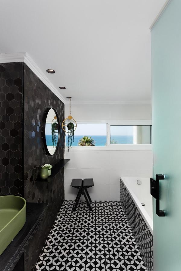 Sea View Stylish 1Br With Balcony By Beachfront Stay Herzliya Екстер'єр фото